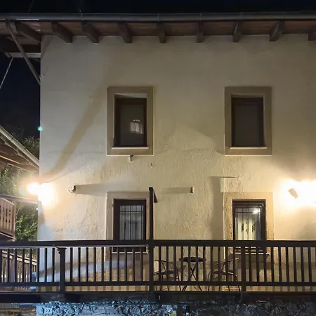 Alp Break 2 - Nel Borgo Storico Del Ponte Ferienhaus *