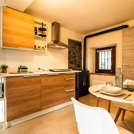 펜션 Alp Break 2 - Nel Borgo Storico Del Ponte 아오스타